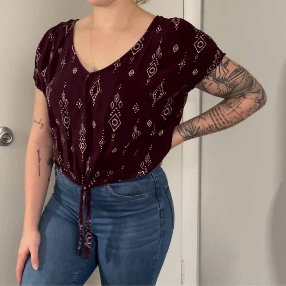 Cutout Shoulder Crop Top